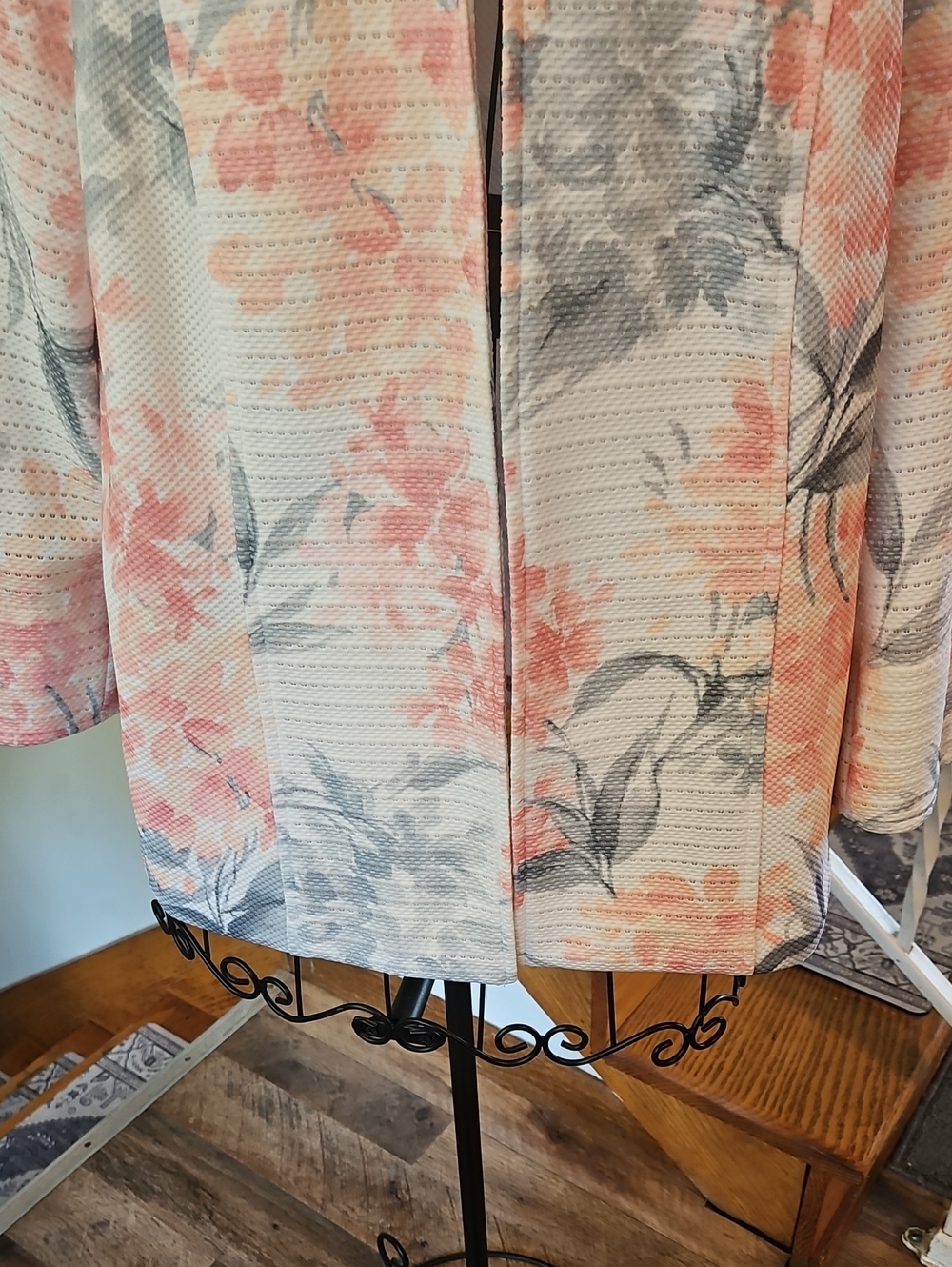 👚Alfred Dunner Coral & Gray Floral Lightweight Jacket - Picture 6 of 9
